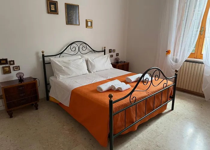 לינה וארוחת בוקר Dimora Sofia מונופולי